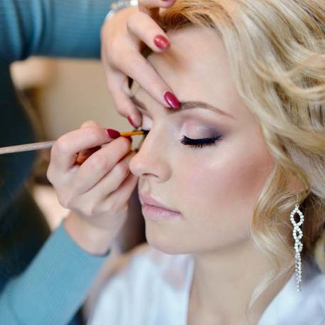 Maquillaje a mujer 